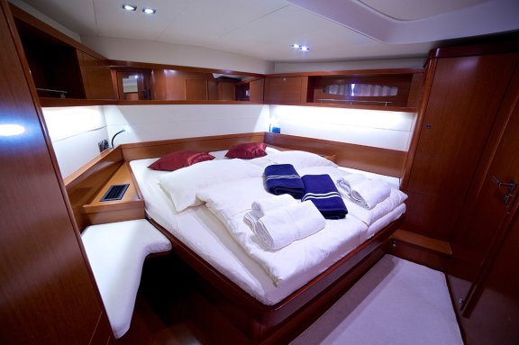 Image of Queen Axiera (crewed) yacht #17