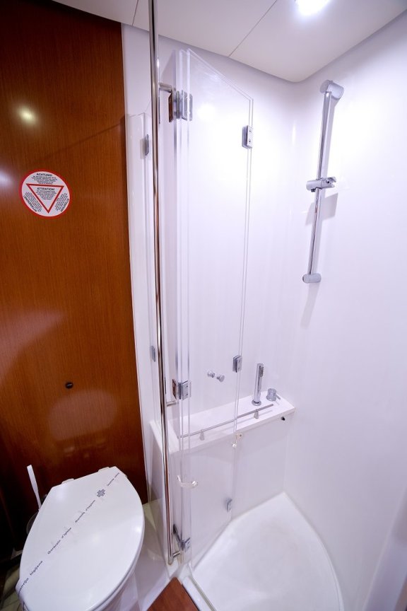 Image of Queen Axiera (crewed) yacht #21