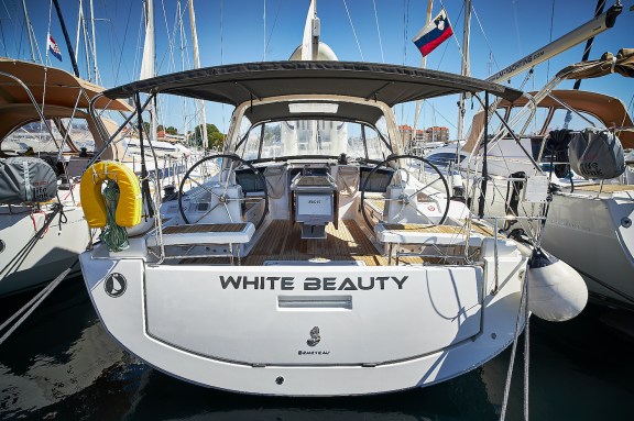 Image of White Beauty yacht #3