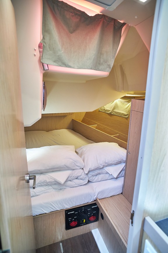 Image of White Beauty yacht #10