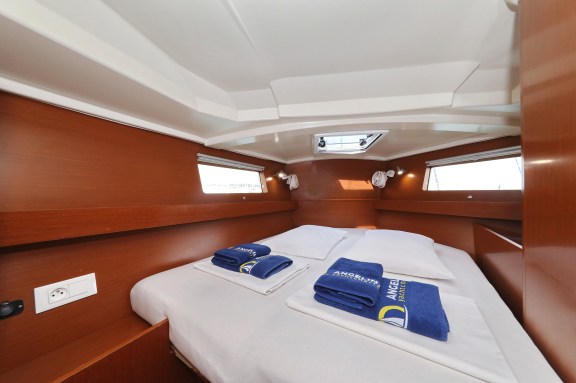 Image of Dream Course yacht #30