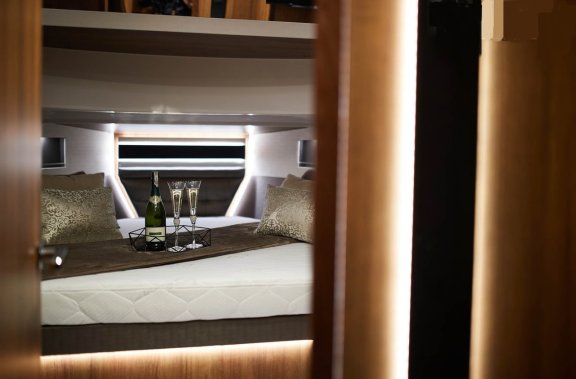 Image of Maya Bay 3 yacht #19