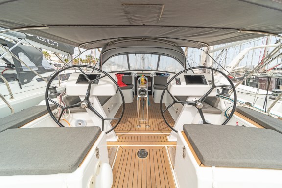 Image of Meraki of London yacht #15