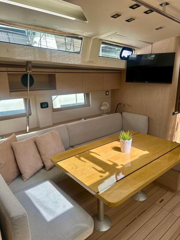 Image of Full Moon yacht #13