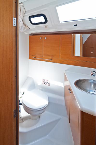 Image of Aqua Kiss yacht #16