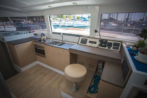 Image of Blue Dream II yacht #17