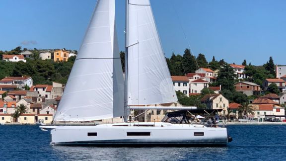 Image of Cloudy Bay yacht #11