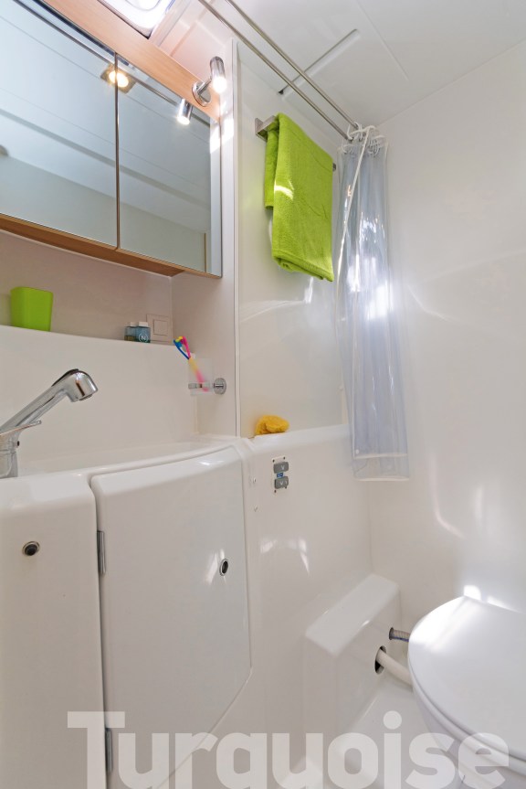 Image of Turquoise yacht #7