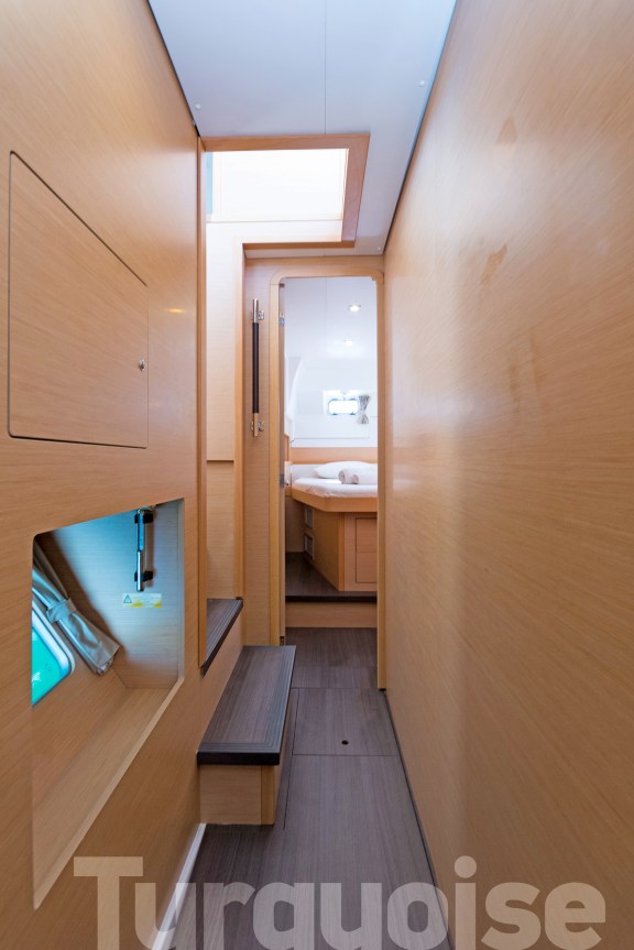 Image of Turquoise yacht #9