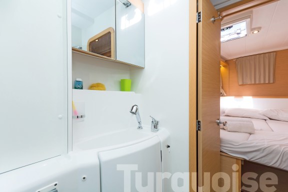 Image of Turquoise yacht #14