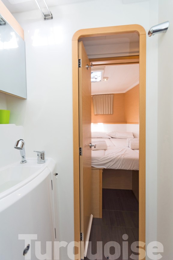 Image of Turquoise yacht #15