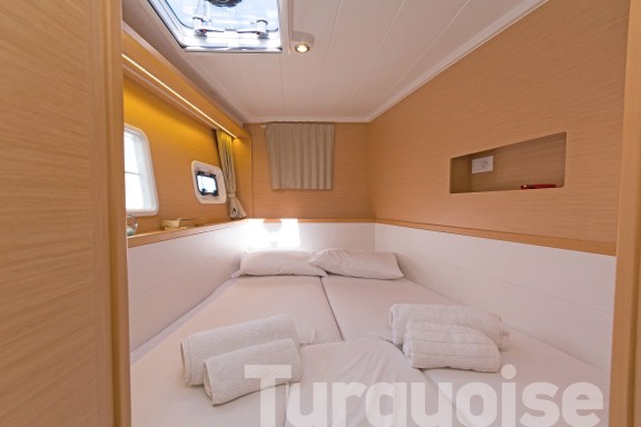 Image of Turquoise yacht #16