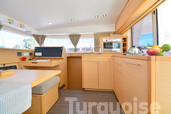 Image of Turquoise yacht #24