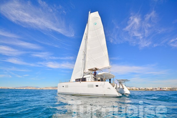 Image of Turquoise yacht #31