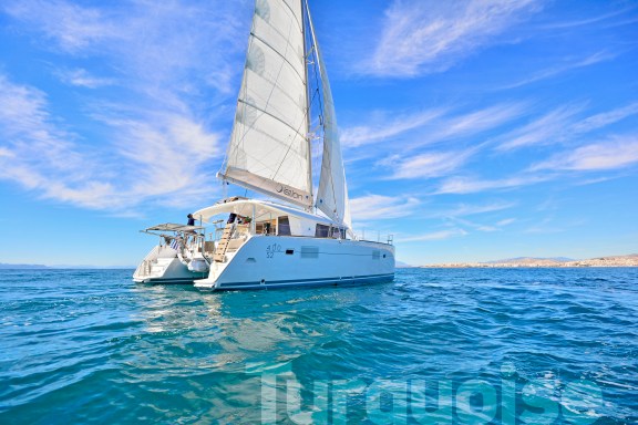 Image of Turquoise yacht #34