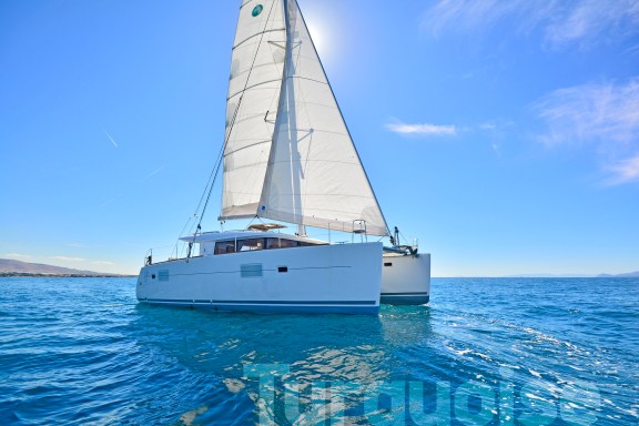 Image of Turquoise yacht #39