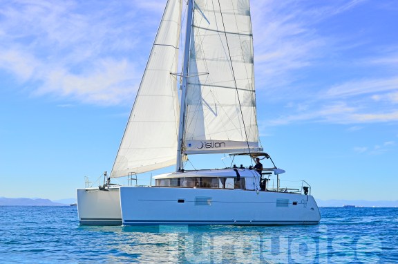 Image of Turquoise yacht #42