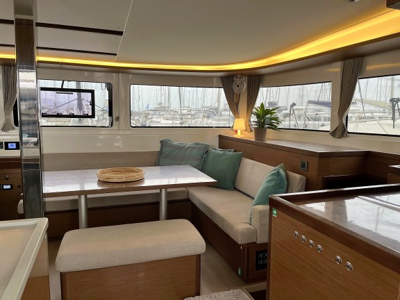 Image of White Pearl yacht #10