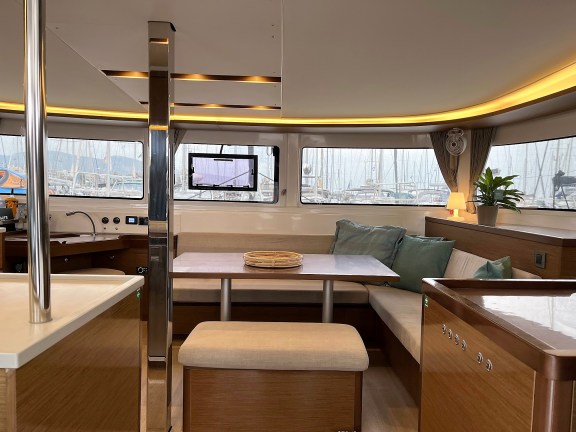 Image of White Pearl yacht #11
