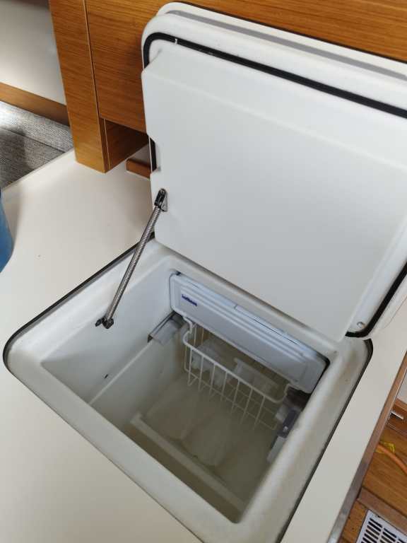 Image of Laysan yacht #15