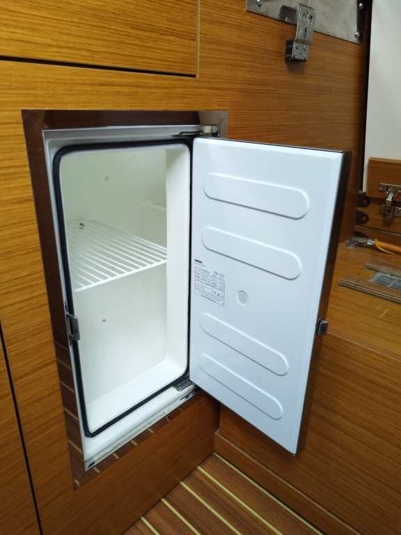 Image of Laysan yacht #16