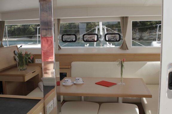 Image of Lost Cat yacht #8