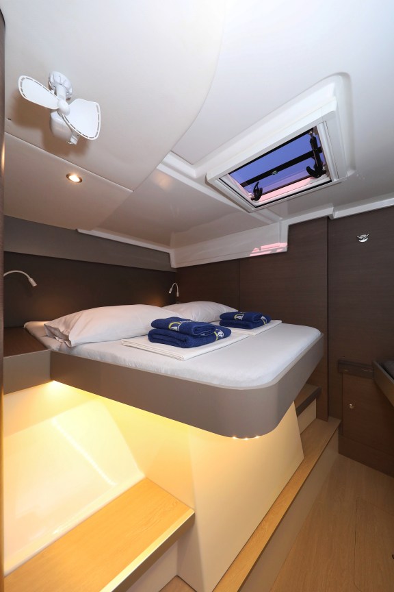 Image of Hi Friends yacht #27