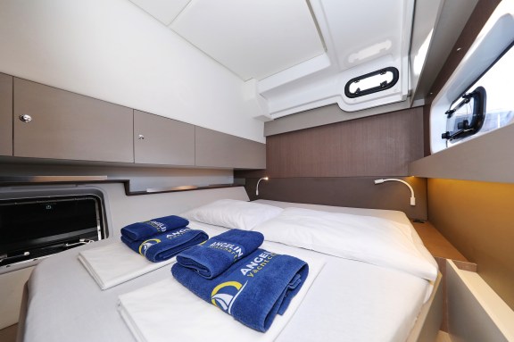 Image of Hi Friends yacht #32