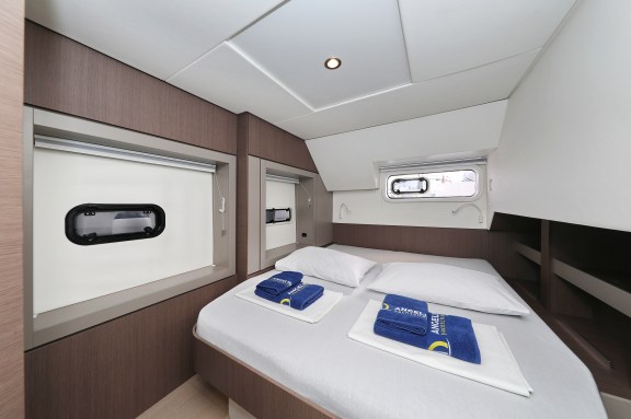 Image of Triton yacht #31