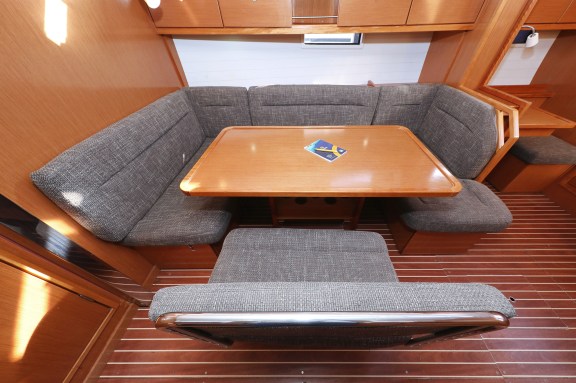 Image of Silver Arrow yacht #18