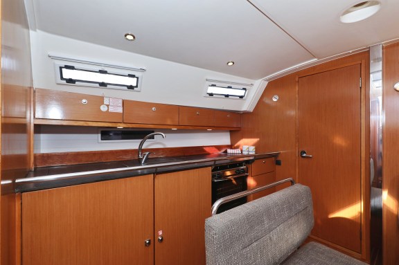 Image of Silver Arrow yacht #21