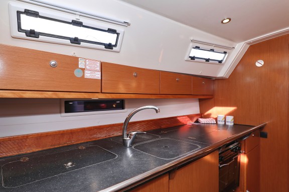 Image of Silver Arrow yacht #22