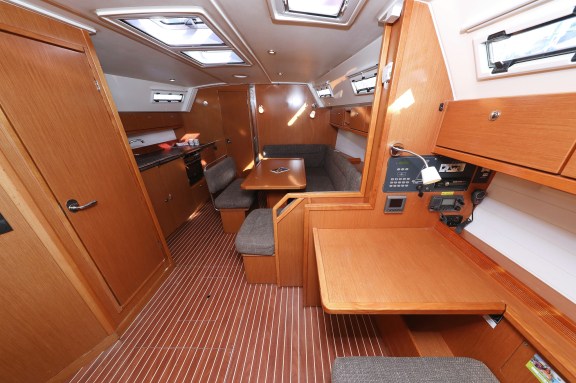 Image of Silver Arrow yacht #13