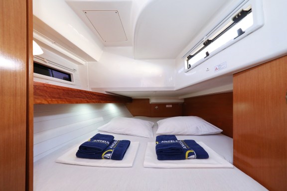 Image of Silver Arrow yacht #26