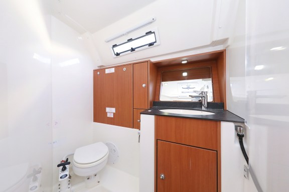 Image of Silver Arrow yacht #34