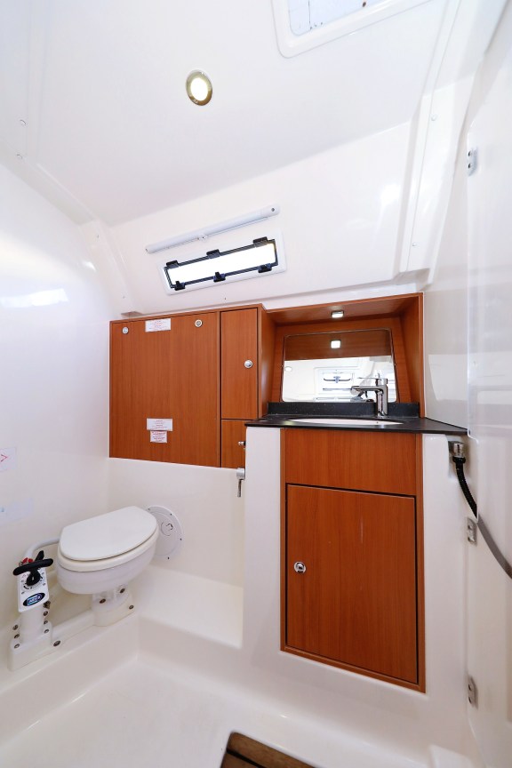 Image of Silver Arrow yacht #35