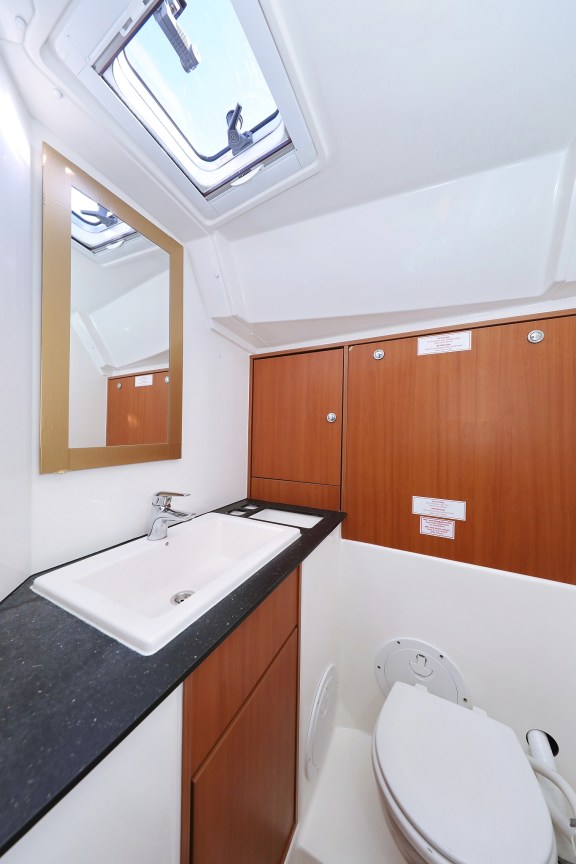 Image of Silver Arrow yacht #37