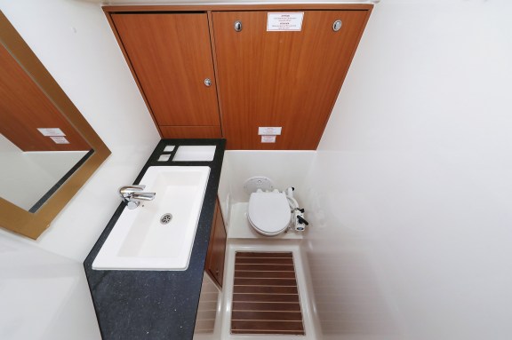 Image of Silver Arrow yacht #38