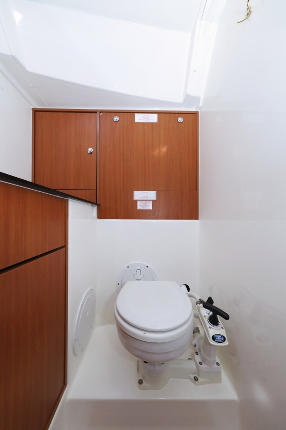 Image of Silver Arrow yacht #39