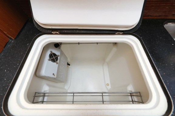 Image of Silver Arrow yacht #42