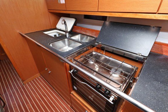 Image of Silver Arrow yacht #40