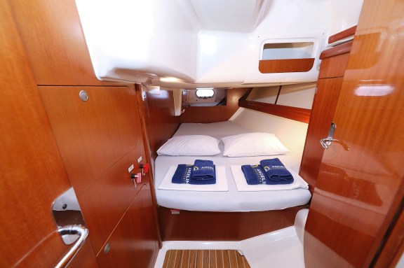 Image of Strawberry III yacht #25