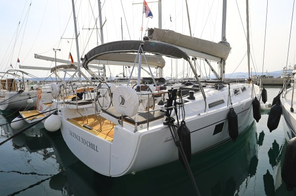 Image of Licence to Chill yacht #4