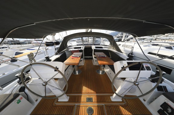 Image of Licence to Chill yacht #5