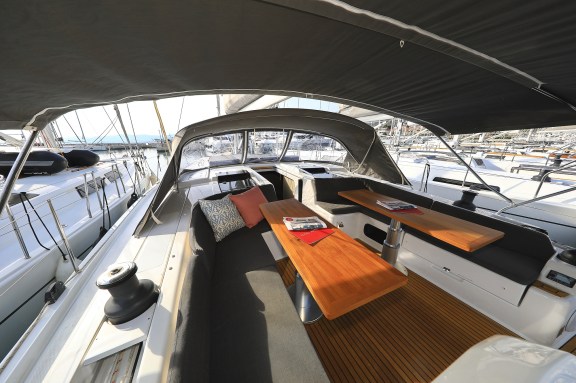 Image of Licence to Chill yacht #6