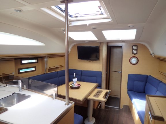 Image of Moon Shadow yacht #10