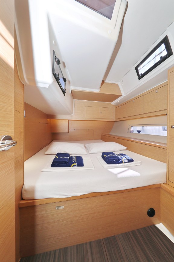 Image of Anthea yacht #30