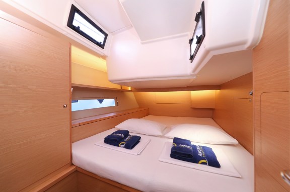 Image of Anthea yacht #32