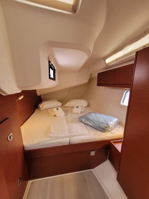 Image of heNA yacht #11