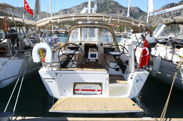 Image of Coconut Kiss yacht #4